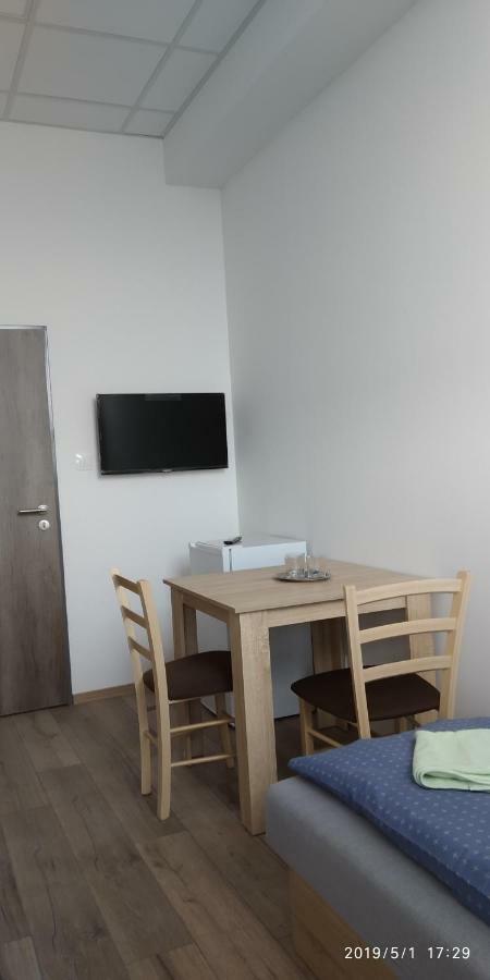 Auberge de jeunesse White Coral Club à Košice Extérieur photo